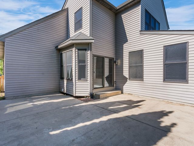 521 Ridgewood Drive, Antioch, IL 60002