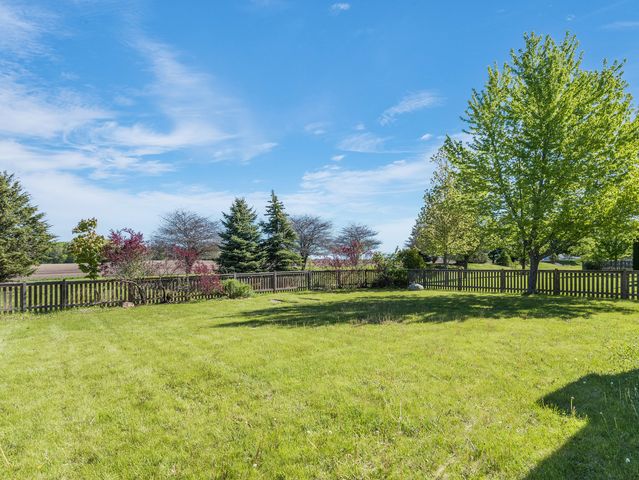 521 Ridgewood Drive, Antioch, IL 60002