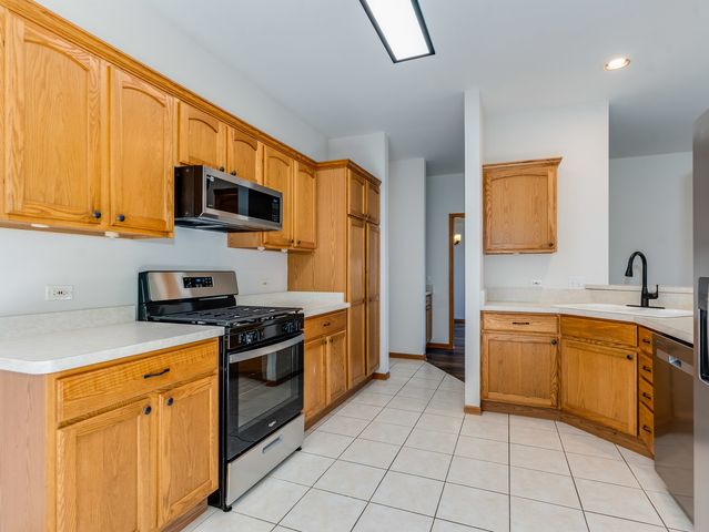 521 Ridgewood Drive, Antioch, IL 60002