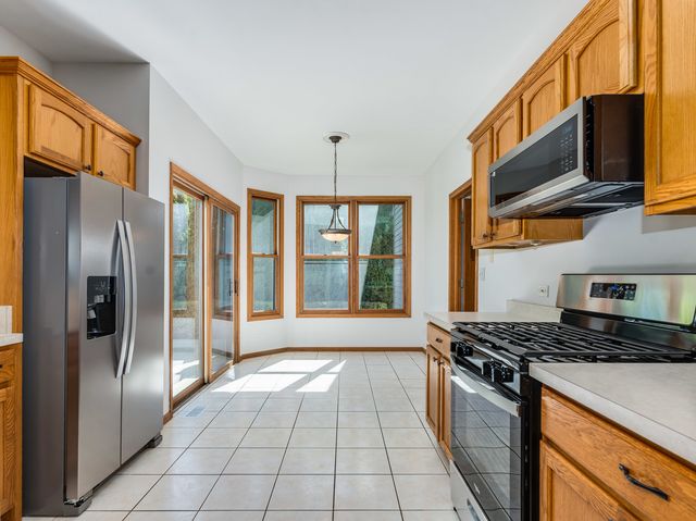 521 Ridgewood Drive, Antioch, IL 60002