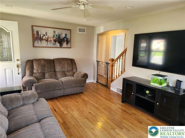 18 George Avenue, Upper Nazareth Twp, PA 18064