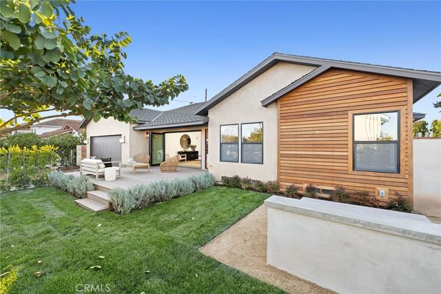 354 La Perle Lane, Costa Mesa, CA 92627