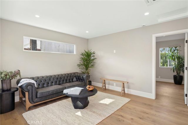 354 La Perle Lane, Costa Mesa, CA 92627