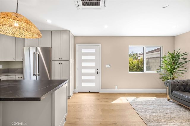 354 La Perle Lane, Costa Mesa, CA 92627