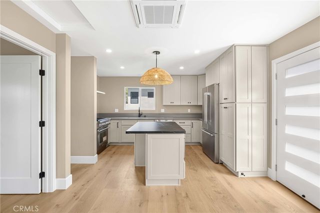 354 La Perle Lane, Costa Mesa, CA 92627