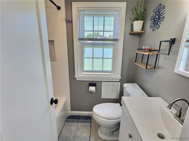 488 Lamarck Drive, Cheektowaga, NY 14225