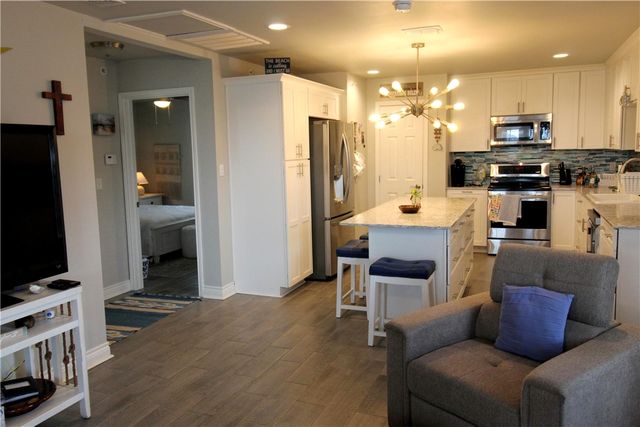 1809 Hillcrest, Rockport, TX 78382