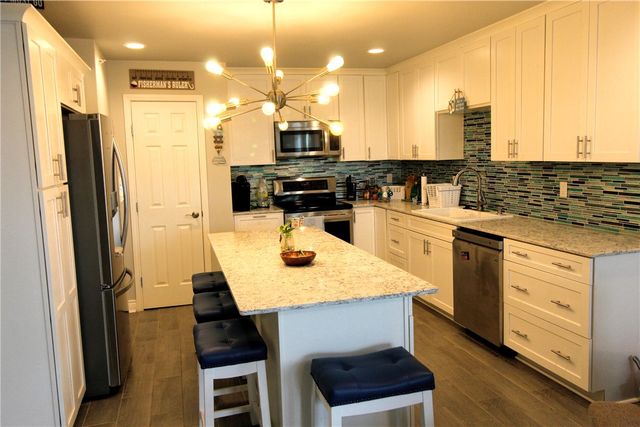 1809 Hillcrest, Rockport, TX 78382