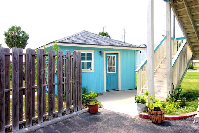 1809 Hillcrest, Rockport, TX 78382