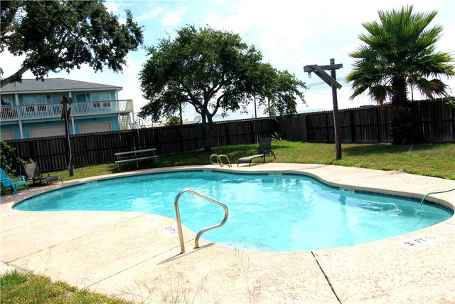1809 Hillcrest, Rockport, TX 78382