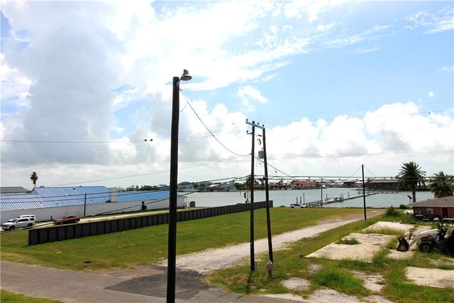 1809 Hillcrest, Rockport, TX 78382