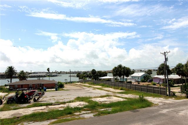 1809 Hillcrest, Rockport, TX 78382