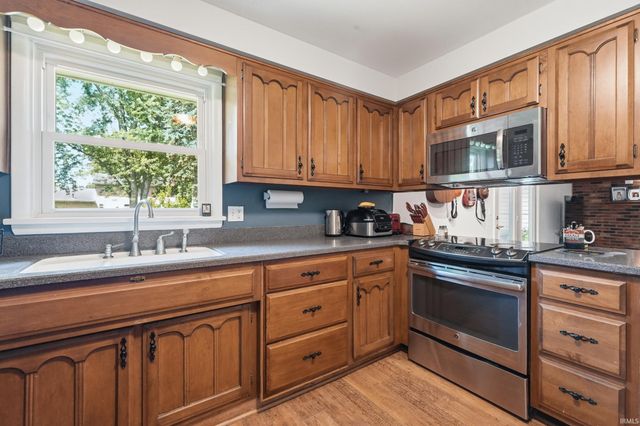 704 Brentwood Circle, Auburn, IN 46706