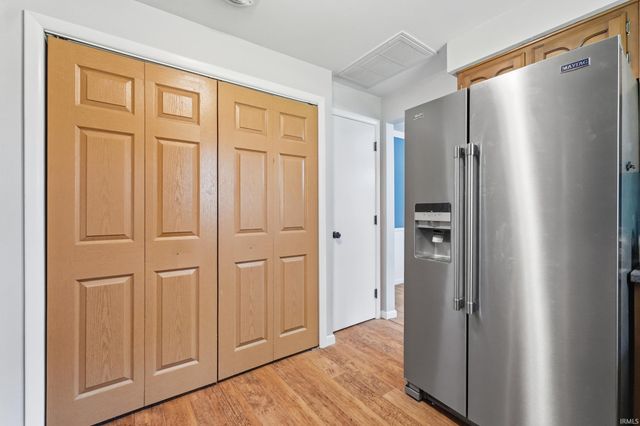 704 Brentwood Circle, Auburn, IN 46706