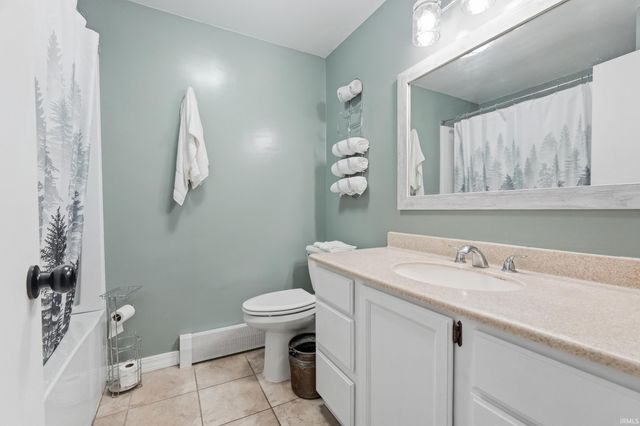 704 Brentwood Circle, Auburn, IN 46706