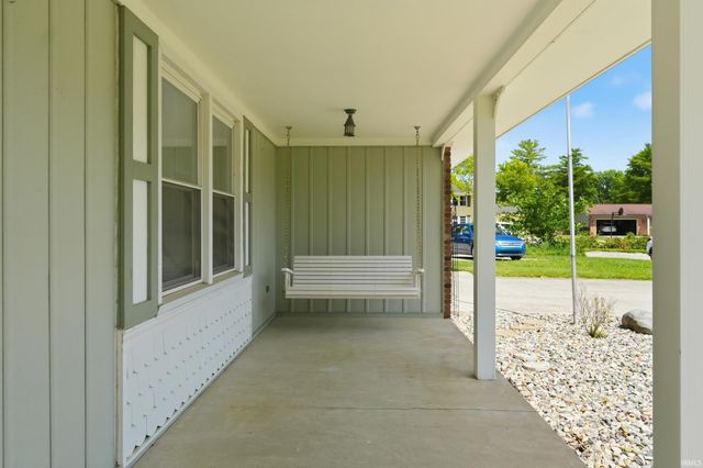 704 Brentwood Circle, Auburn, IN 46706