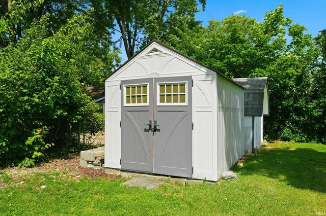 704 Brentwood Circle, Auburn, IN 46706