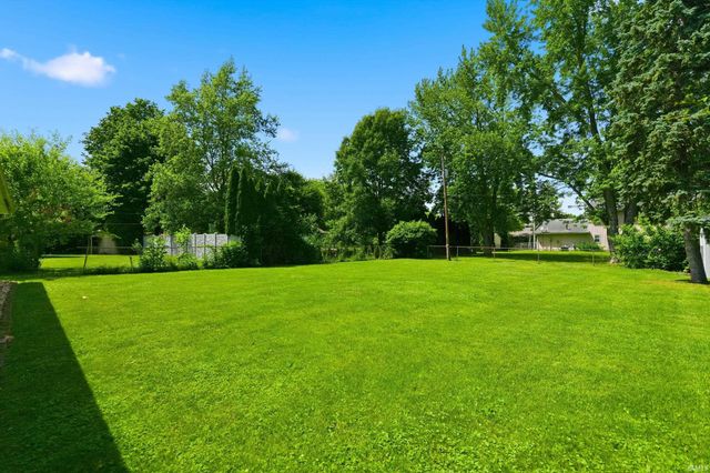 704 Brentwood Circle, Auburn, IN 46706