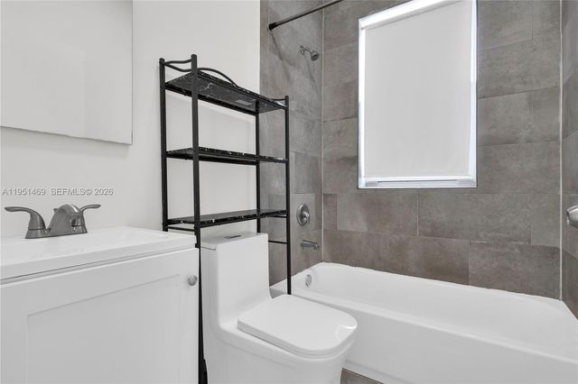 402 NW 12th Ave 202, Miami, FL 33128