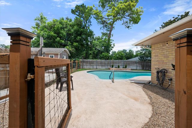 1307 S Westador Drive, Arlington, TX 76015