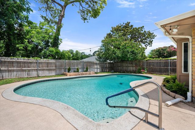 1307 S Westador Drive, Arlington, TX 76015