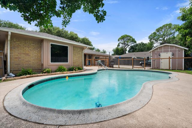 1307 S Westador Drive, Arlington, TX 76015