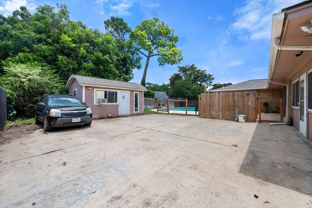 1307 S Westador Drive, Arlington, TX 76015