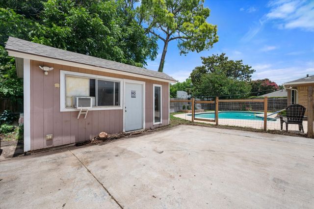 1307 S Westador Drive, Arlington, TX 76015