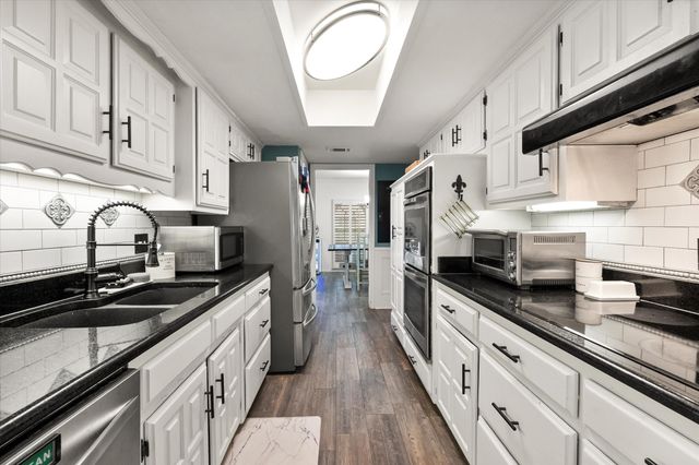 1307 S Westador Drive, Arlington, TX 76015