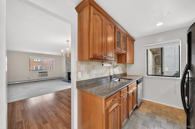 89 N Broadway 213, White Plains, NY 10603