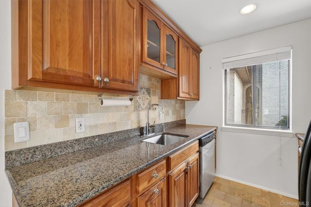 89 N Broadway 213, White Plains, NY 10603