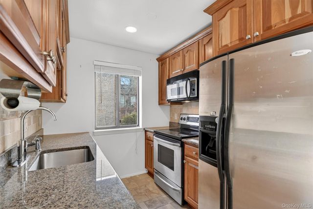 89 N Broadway 213, White Plains, NY 10603