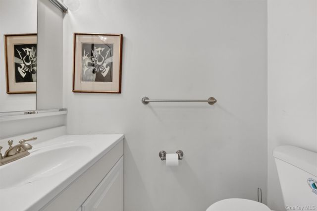 89 N Broadway 213, White Plains, NY 10603