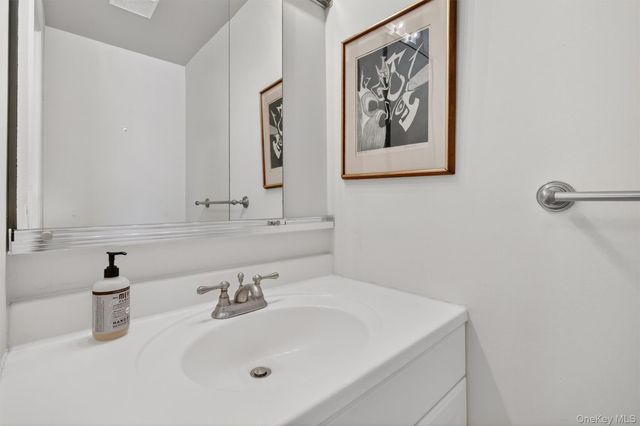 89 N Broadway 213, White Plains, NY 10603