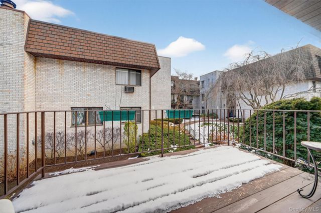 89 N Broadway 213, White Plains, NY 10603