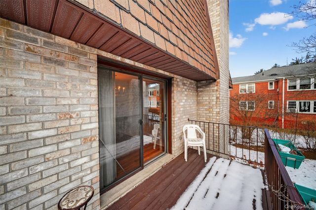 89 N Broadway 213, White Plains, NY 10603