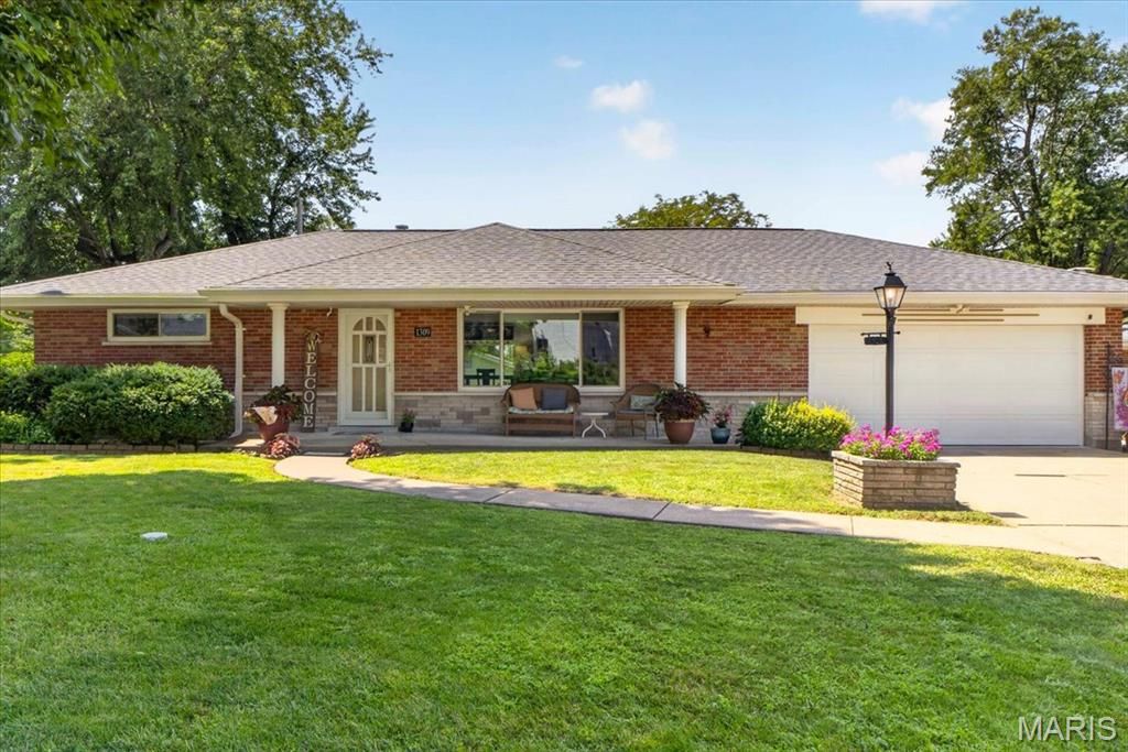 1309 Clearview Drive, St Charles, MO 63303