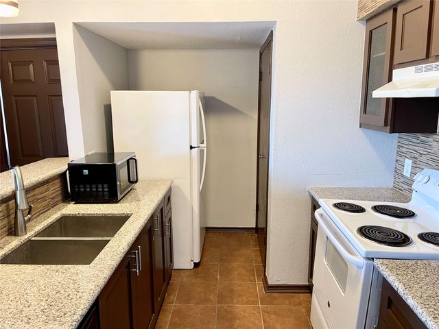 14550 Fonmeadow Drive 1305, Houston, TX 77035