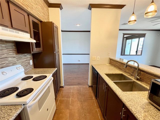 14550 Fonmeadow Drive 1305, Houston, TX 77035