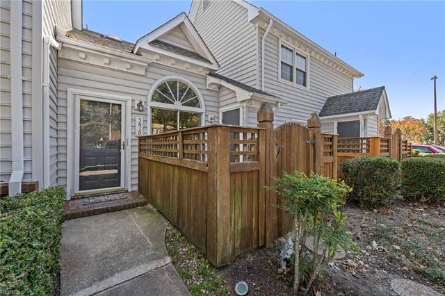 301 Wimbledon Chase Apt D, Chesapeake, VA 23320