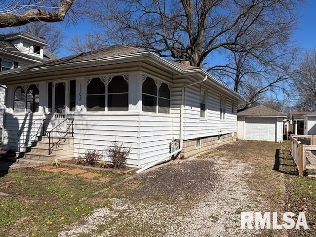 1103 W Main Cross Street, Taylorville, IL 62568