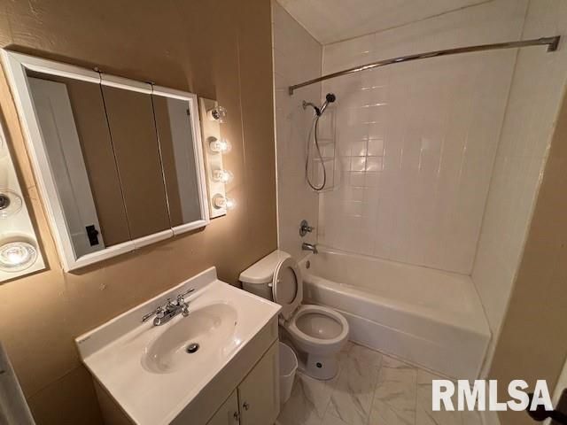 1103 W Main Cross Street, Taylorville, IL 62568