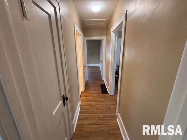 1103 W Main Cross Street, Taylorville, IL 62568