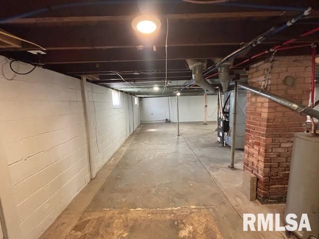 1103 W Main Cross Street, Taylorville, IL 62568