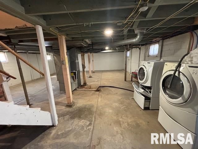 1103 W Main Cross Street, Taylorville, IL 62568