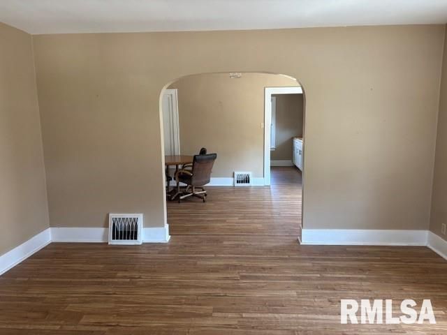 1103 W Main Cross Street, Taylorville, IL 62568