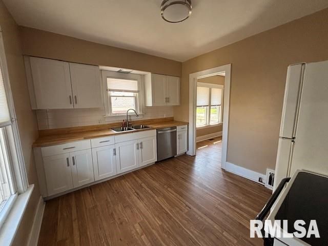 1103 W Main Cross Street, Taylorville, IL 62568