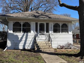 1103 W Main Cross Street, Taylorville, IL 62568
