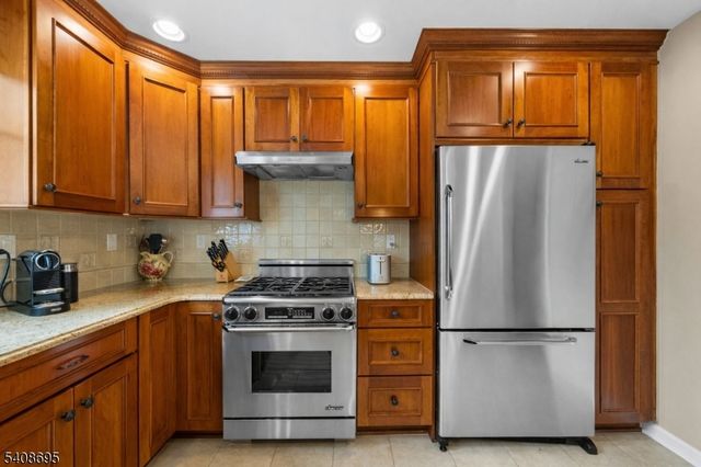 14 Fairfield Dr E, Morris Twp., NJ 07960