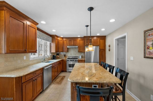 14 Fairfield Dr E, Morris Twp., NJ 07960